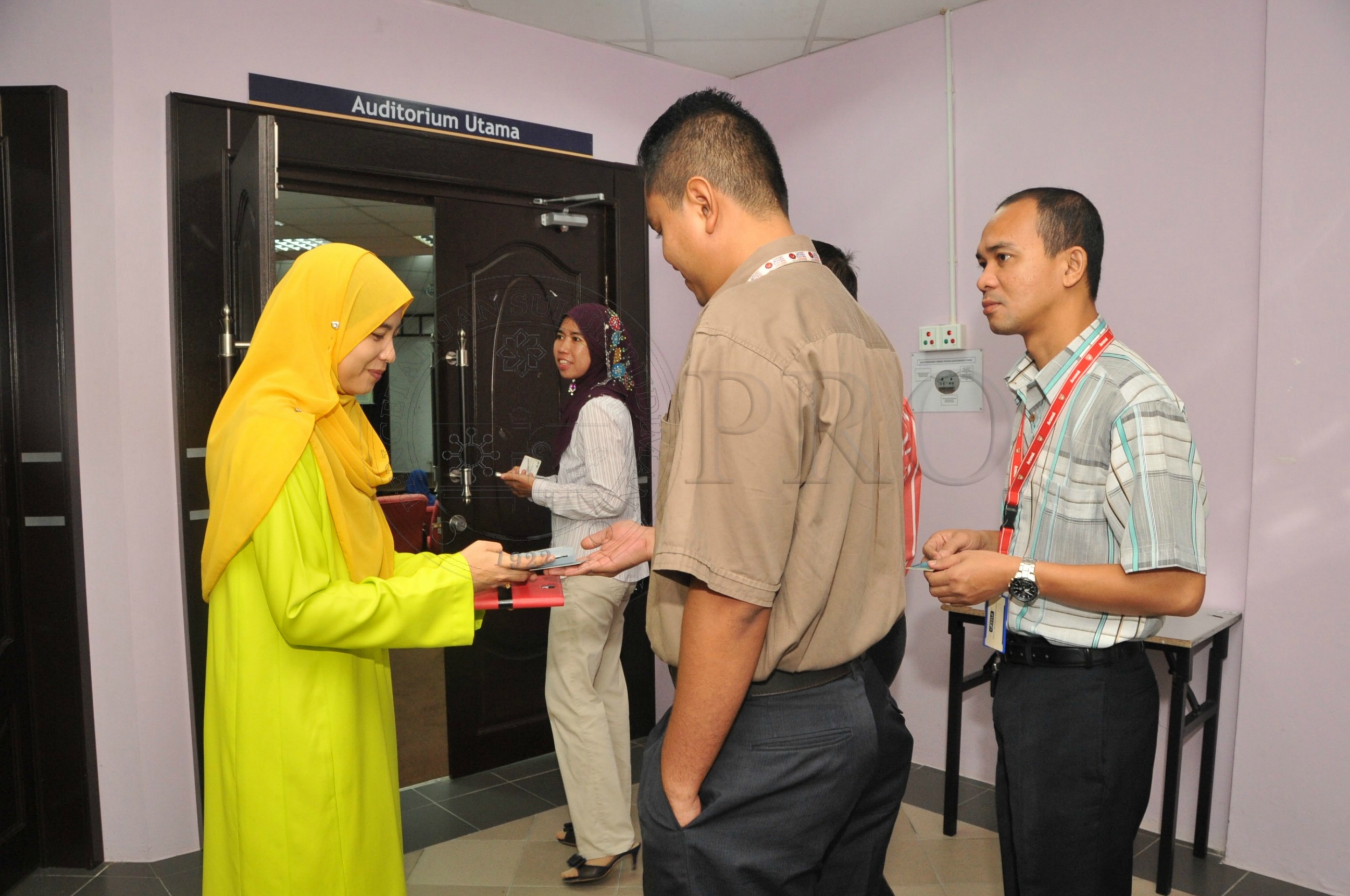 PRO 15 2 MAULIDUR PRO 4074